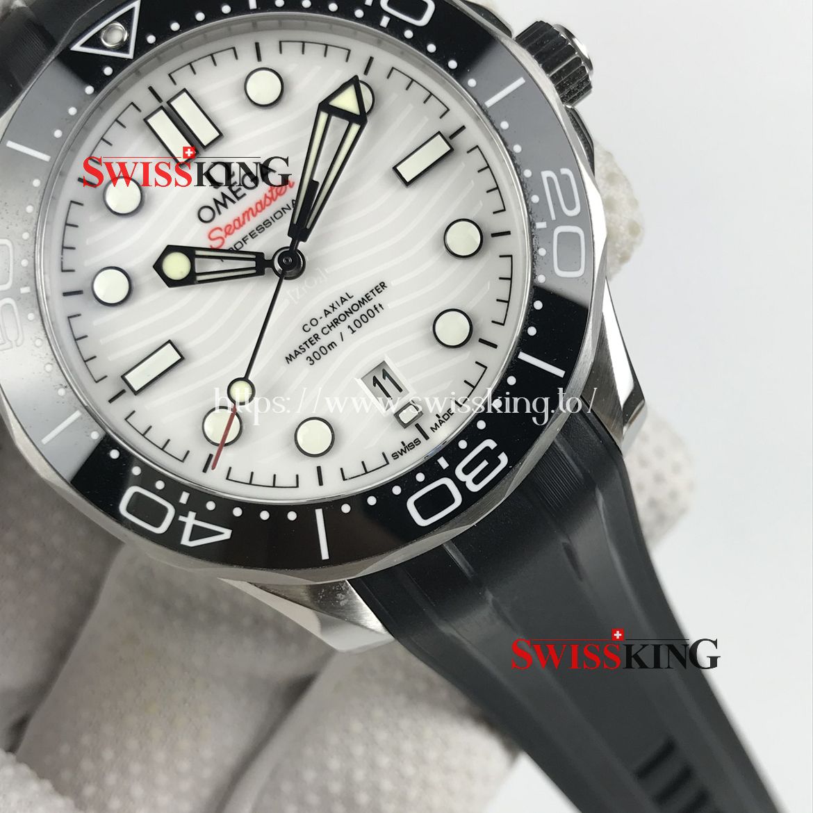 OMEGA SEAMASTER DIVER 300M WHITE DIAL RUBBER STRAP