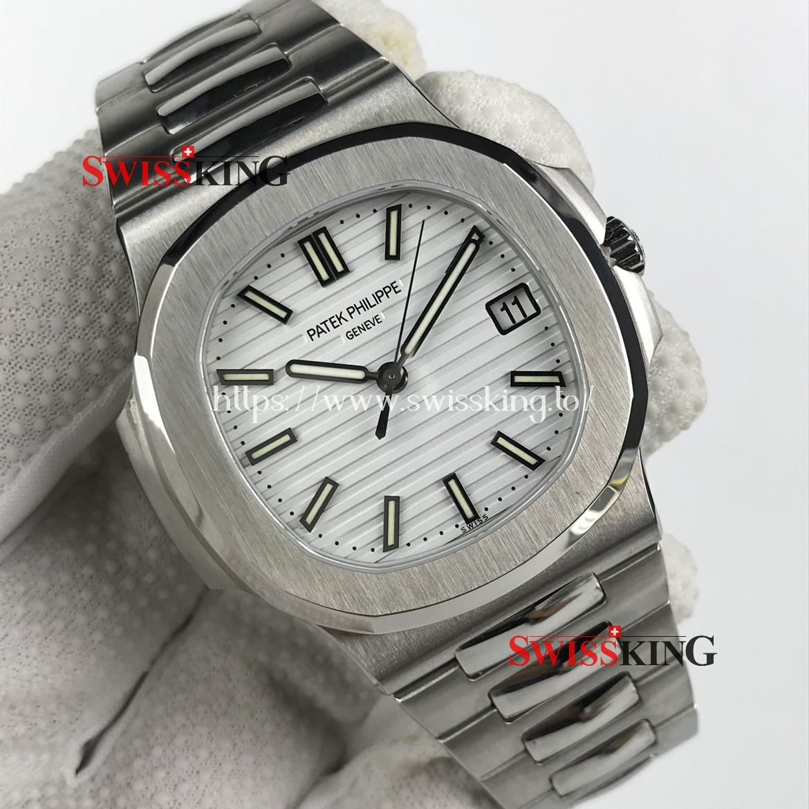 PATEK PHILIPPE NAUTILUS 5711 40MM WHITE DIAL