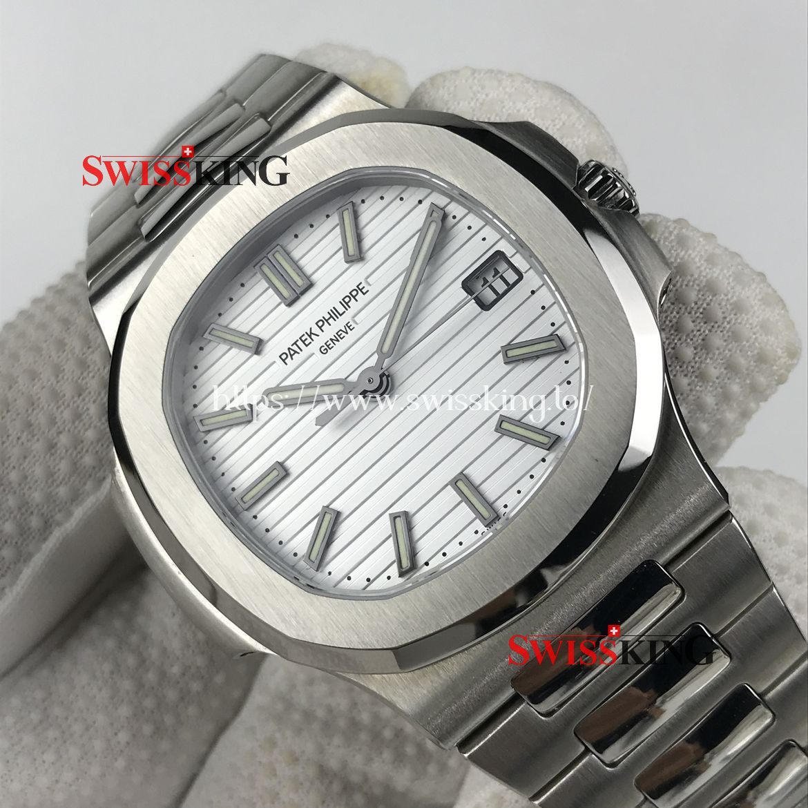 PATEK PHILIPPE NAUTILUS 5711 40MM WHITE DIAL