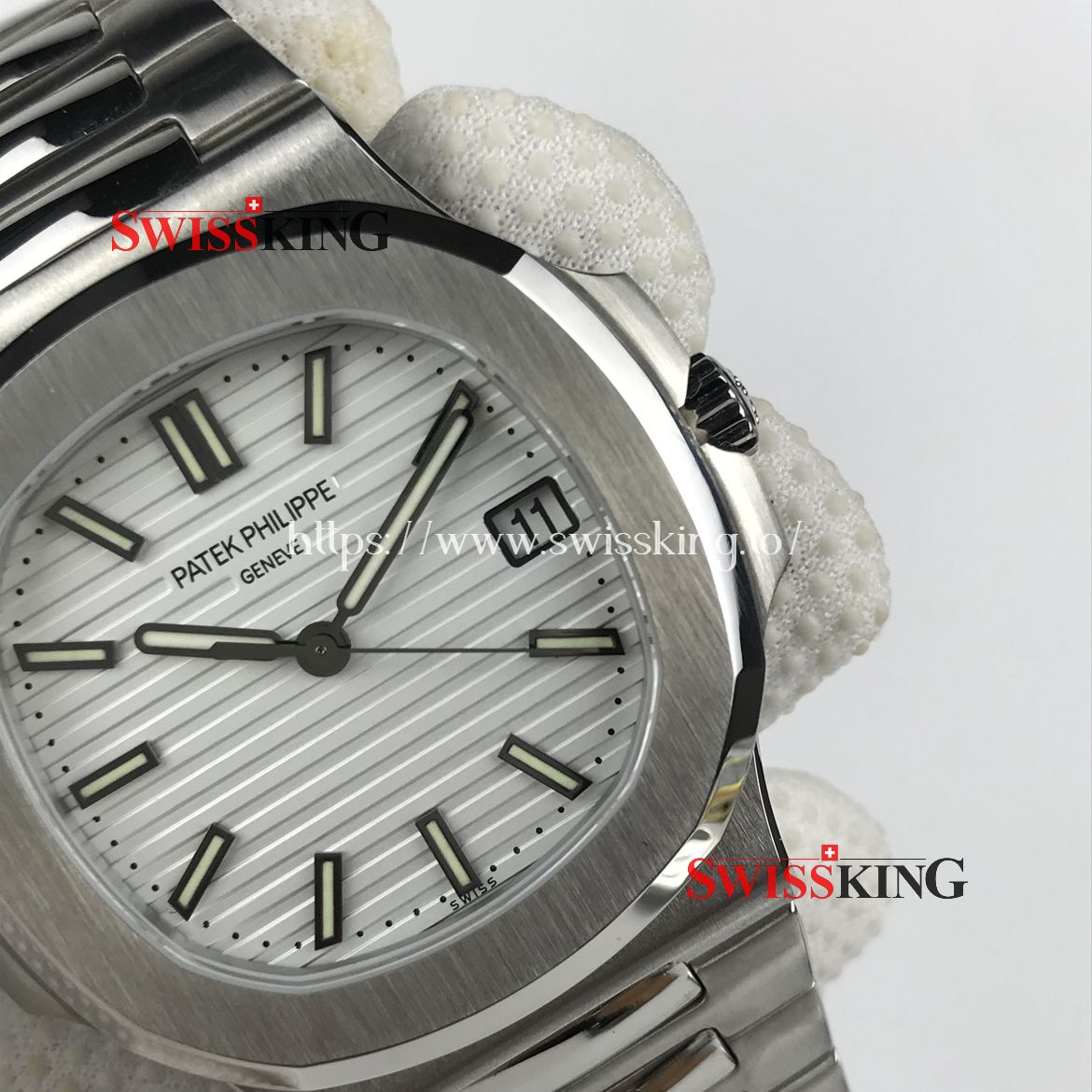 PATEK PHILIPPE NAUTILUS 5711 40MM WHITE DIAL